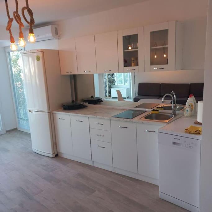 Lovely 1- Bedroom Condo Close To Downtown Скоп'є Екстер'єр фото