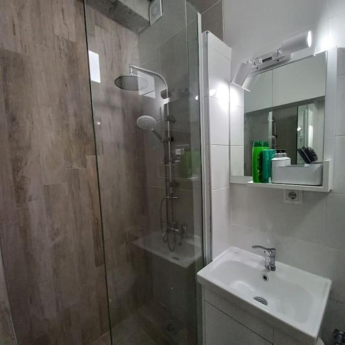 Lovely 1- Bedroom Condo Close To Downtown Скоп'є Екстер'єр фото