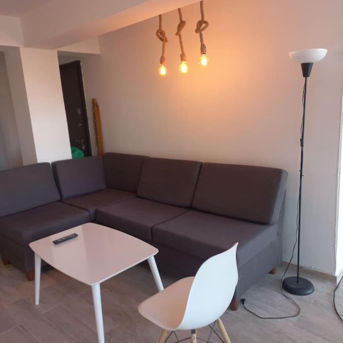 Lovely 1- Bedroom Condo Close To Downtown Скоп'є Екстер'єр фото
